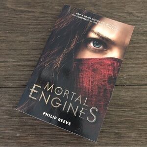 Mortal Engines by: Philip Reeve paperback book